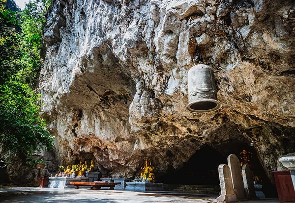 Bai Dinh Pagoda - Trang An Boat Ride - Mua Cave Full Day Tour from Hanoi